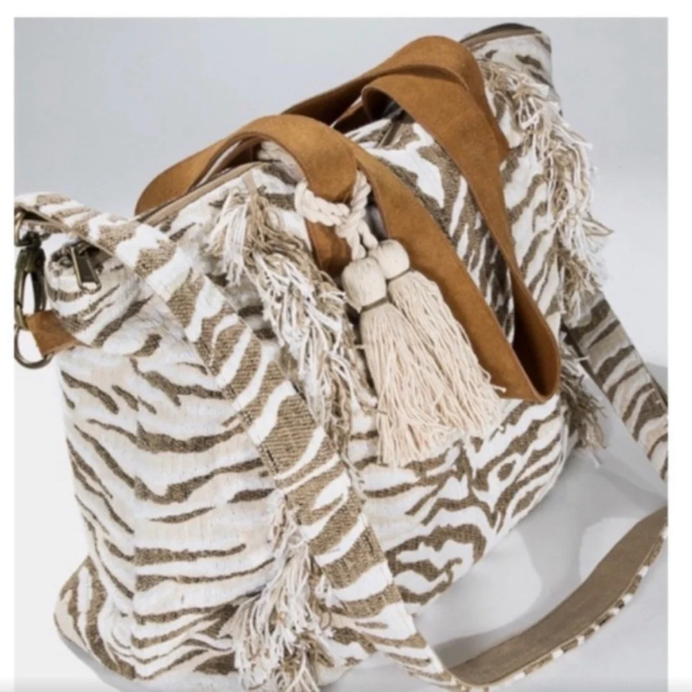 NWOT Beautiful HANDMADE Ruggine Tiger Motif Boho Bag - Picture 4 of 13